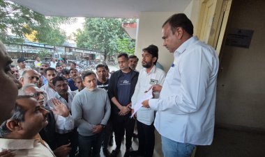 वरिष्ठ अधिवक्ता पर जानलेवा हमला, अधिवक्ताओं ने निकाला विरोध मार्च 