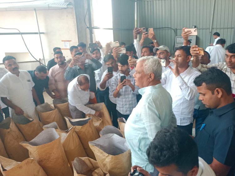 कृषि मंत्री किरोड़ीलाल मीणा ने सांचौर में खाद बीज फैक्ट्रियों व गोदामों का किया औचक निरीक्षण