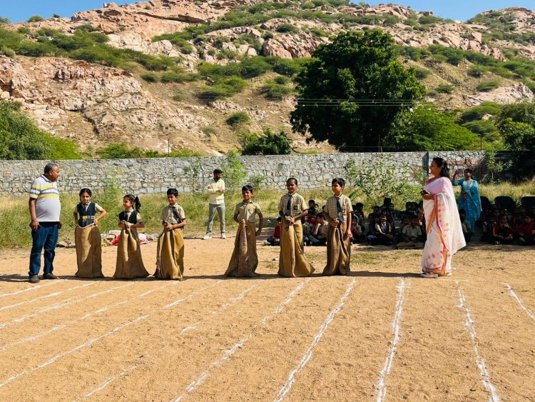 विद्या भारती स्कूल के बालकों ने मनाया बाल दिवस 