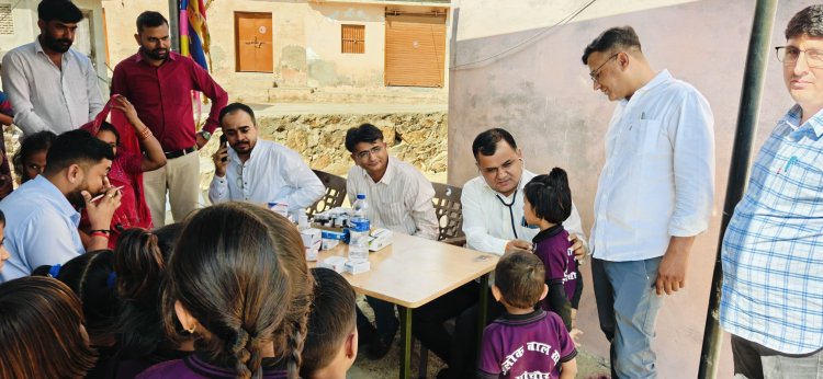 भगवान बिरसा मुंडा 150वी जयंती के उपलक्ष में चिकित्सा एवं स्वास्थ्य विभाग द्वारा झुग्गी झोपड़ियों एवं कच्ची बस्तियों में विशेष स्वास्थ्य शिविरों का आयोजन