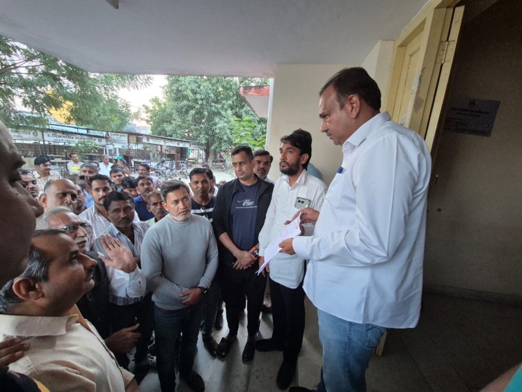 वरिष्ठ अधिवक्ता पर जानलेवा हमला, अधिवक्ताओं ने निकाला विरोध मार्च 