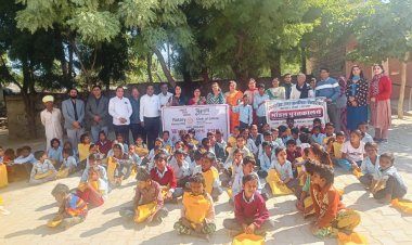 खानपुर में रोटरी क्लब ने विद्यार्थियों को बांटी शैक्षणिक सामग्री