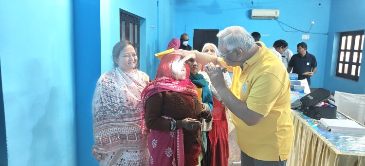 निःशुल्क लेंस युक्त नेत्र चिकित्सा शिविर का आयोजन, 350 मरीजों को चश्मे दिए