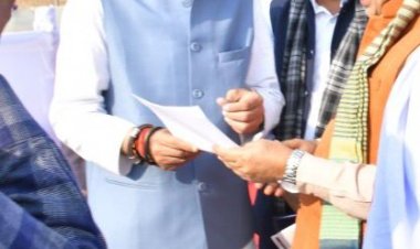 मुख्यमंत्री शर्मा को सिरोही दौरे पर रानीवाड़ा विधायक देवासी ने विभिन्न मांगों को लेकर सौंपा पत्र