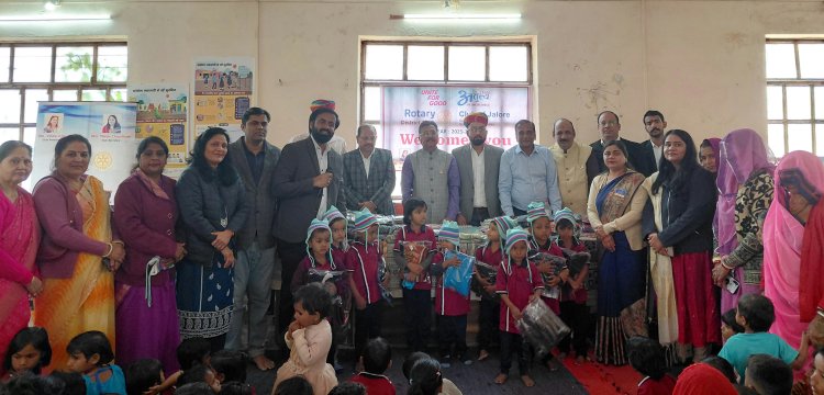रोटरी क्लब ने बच्चों के लिए स्वेटर, कपड़े, टोपियां, जूते व खिलौने किए वितरित