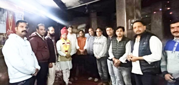 मुख्य सचेतक जोगेश्वर गर्ग ने सोनगरा बायोसा मंदिर में दर्शन कर विधायक मद से बावड़ी के जीर्णोद्धार की घोषणा की