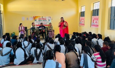 राबाउमावि गोडिजी जालोर में बालिकाओं को बाल विवाह के दुष्प्रभावों के बारे में जानकारी