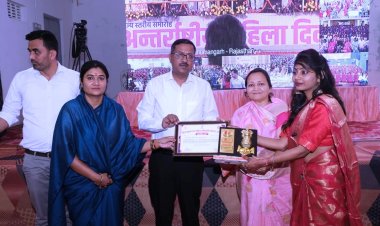 महिलाओं को जीवन में उल्लेखनीय कार्य करने हेतु प्रोत्साहित करें- जिला कलक्टर