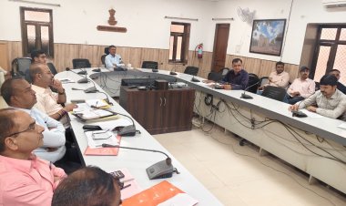 केन्द्र व राज्य सरकार की फ्लैगशिप योजनाओं तथा बजट घोषणाओं की क्रियान्विति प्राथमिकता के साथ सुनिश्चित करें-ज़िला कलक्टर