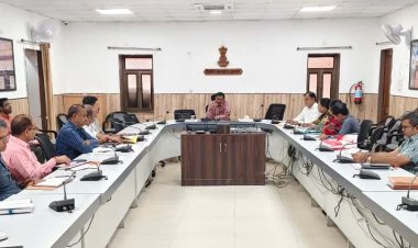 सम्पर्क पोर्टल पर दर्ज परिवेदनाओं का करें त्वरित निस्तारण- जिला कलक्टर