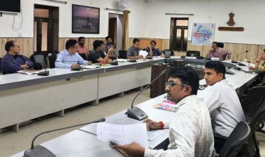 जिला जल एवं स्वच्छता मिशन की बैठक में ईआर प्रोजेक्ट के संवेदक की प्रगति की समीक्षा करते हुए कार्य सुचारू रखने के दिए निर्देश