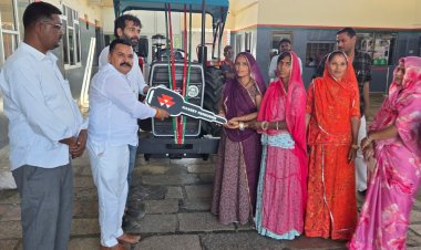 महिला समूहों एवं किसानों को सशक्त बनाने के उद्देश्य से कस्टम हायरिंग सेन्टर के लिए कृषि उपकरण वितरित किए