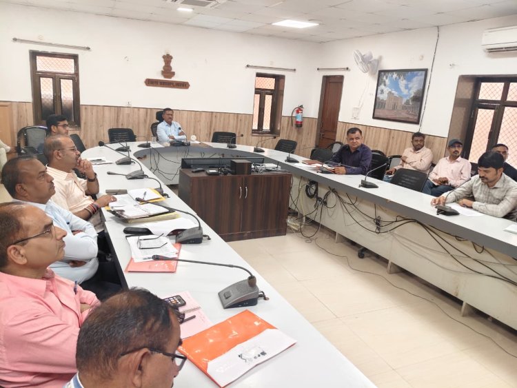 केन्द्र व राज्य सरकार की फ्लैगशिप योजनाओं तथा बजट घोषणाओं की क्रियान्विति प्राथमिकता के साथ सुनिश्चित करें-ज़िला कलक्टर