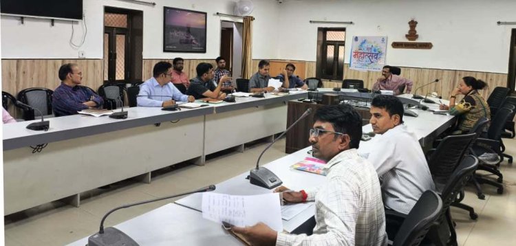 जिला जल एवं स्वच्छता मिशन की बैठक में ईआर प्रोजेक्ट के संवेदक की प्रगति की समीक्षा करते हुए कार्य सुचारू रखने के दिए निर्देश