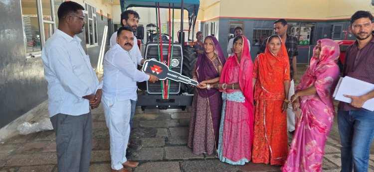 महिला समूहों एवं किसानों को सशक्त बनाने के उद्देश्य से कस्टम हायरिंग सेन्टर के लिए कृषि उपकरण वितरित किए