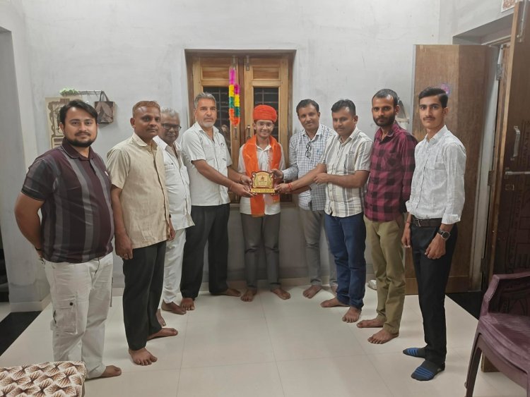 10वीं में 98.17% प्रतिशत अंक हासिल करने पर सुथार समाज ने किया सम्मान 