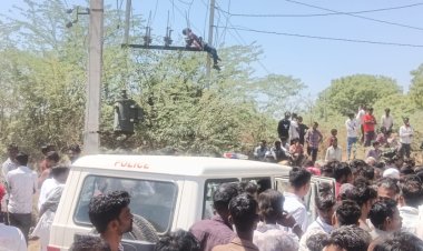 करंट से बेटे की मौत की खबर सुन मौके पर जा रहे पिता को एफआरटी कैम्पर ने मारी टक्कर, दोनों पैर टूटे