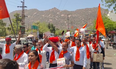 गाय को राष्ट्रीय सम्मान दिलाने के लिए रैली निकाल एसडीएम को दिया ज्ञापन