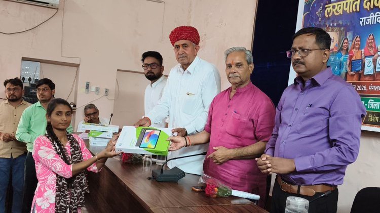 जालोर में उत्कृष्ट कार्य करने वाली 82 लखपति दीदी को डिजिटल टेबलेट देकर सम्मानित किया 