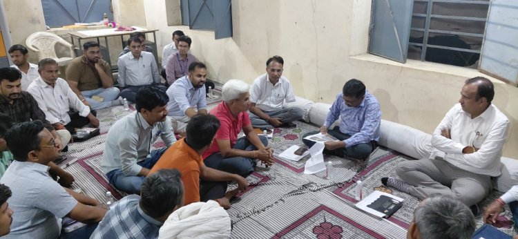 जिला कलक्टर ने बिठूड़ा में रात्रि चौपाल में प्रस्तुत परिवादों को सुनकर उनका मौके पर करवाया समाधान