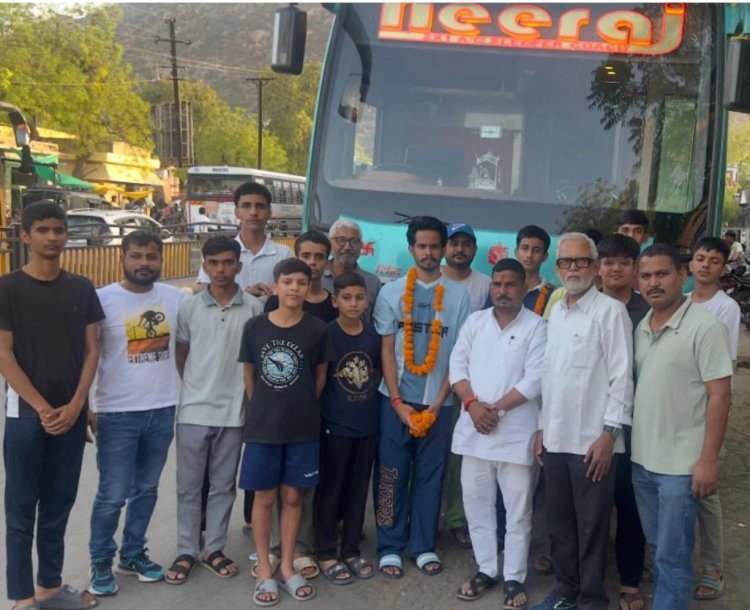 जूनियर स्टेट बास्केटबॉल चैंपियनशिप के लिए जालोर जिले की टीम रवाना