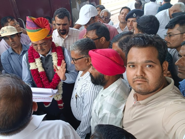 ग्रेनाइट एसोसिएशन ने डीआरएम को ज्ञापन देकर रेल विस्तार को लेकर मांग की