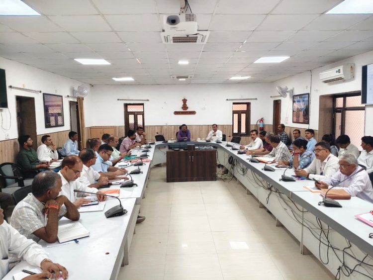 विभागीय फ्लैगशिप योजनाओं की क्रियान्विति सुनिश्चित करें- जालोर जिला कलक्टर