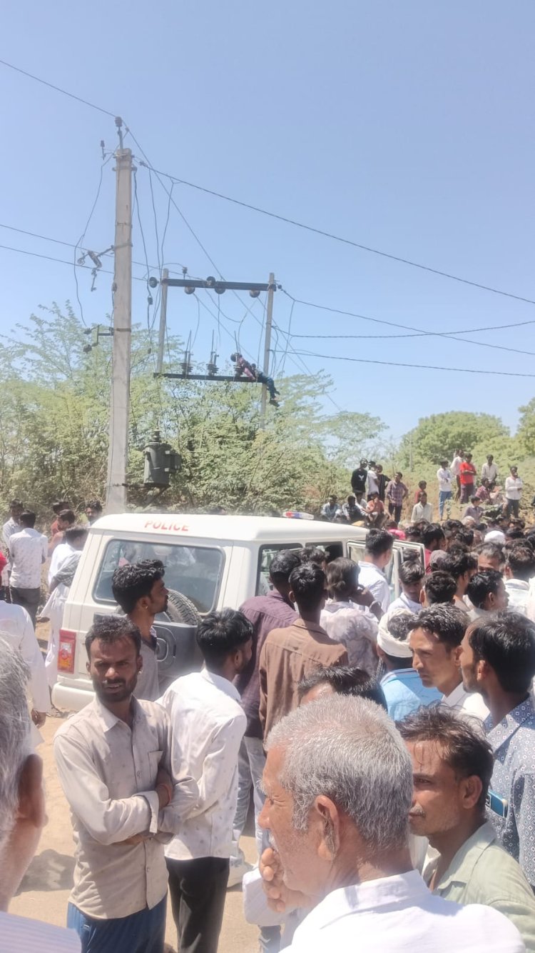 करंट से बेटे की मौत की खबर सुन मौके पर जा रहे पिता को एफआरटी कैम्पर ने मारी टक्कर, दोनों पैर टूटे