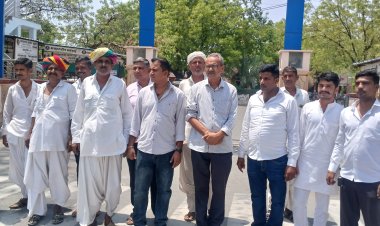 दादाल में एक ट्रस्ट को आवंटित की गई जमीन का हो रहा विरोध, ग्रामीणों ने सौंपा ज्ञापन