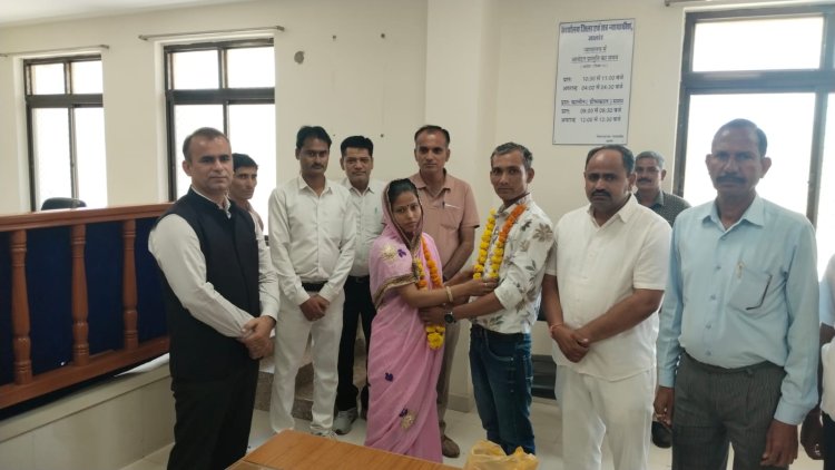 जिले में राष्ट्रीय लोक अदालत का आयोजन : जालोर में अलग रह रहे पति पत्नी के बीच समझाइश कर भेजा साथ साथ