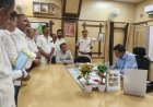 पंचायत शिक्षकों व विद्यालय सहायकों ने मुख्यमंत्री के नाम कलेक्टर को ज्ञापन सौंपा
