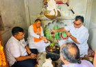 प्रधानमंत्री मोदी के 12 वर्ष पूर्ण होने पर मंदिर में पटेल व चौधरी ने की पूजा-अर्चना, राष्ट्र की समृद्धि की कामना