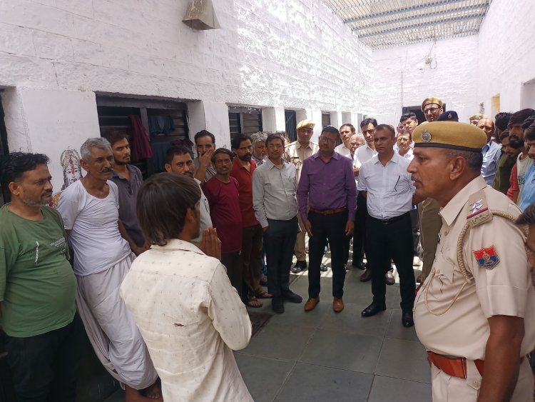 जिला न्यायाधीश ने विजिटर्स बोर्ड के साथ किया कारागृह का निरीक्षण, कारापाल को दिए आवश्यक निर्देश