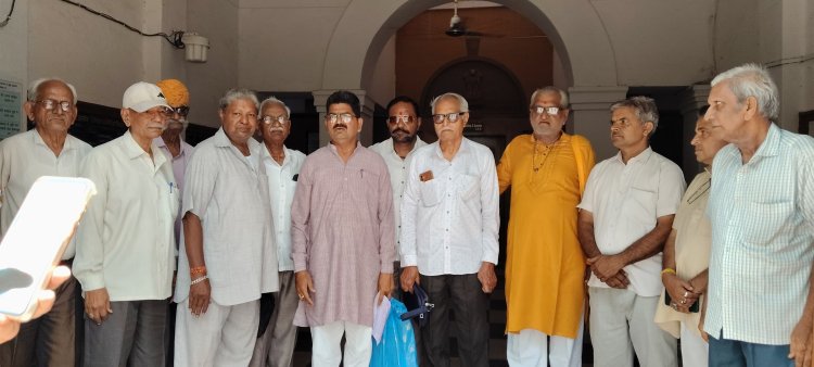 सर्व हिन्दू समाज के प्रतिनिधिमंडल ने ज्ञापन सौंपकर कहा - श्मशान भूमि निरस्त कर अन्य उपयोगार्थ आवंटन करना न्याय संगत नहीं 