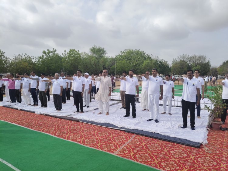 जालोर जिले में 12 वें अंतर्राष्ट्रीय योग दिवस पर 73 हजार 365 नागरिकों ने किया योगाभ्यास