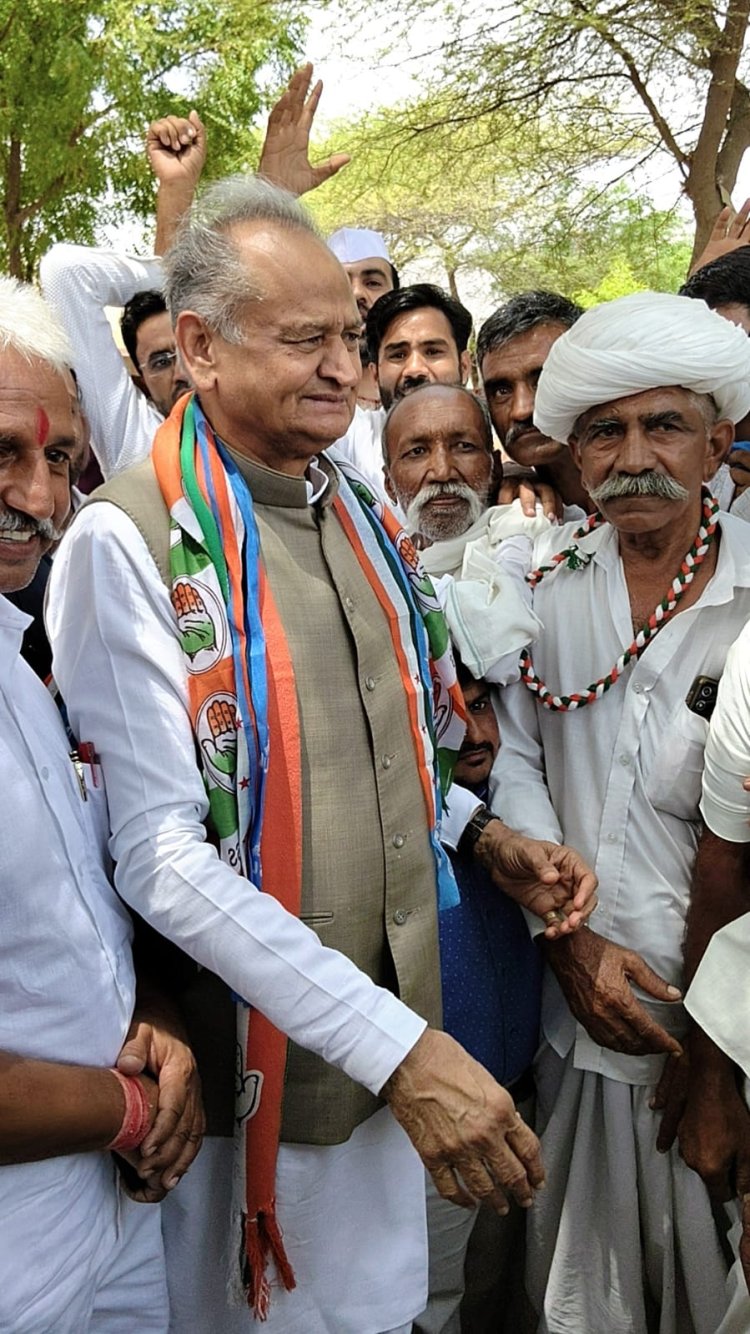 पूर्व मुख्यमंत्री अशोक गहलोत ने राजस्थान में विधान परिषद की आवश्यकता जताई, बोले- मैं देश का अतिसन्तुष्ट पॉलिटिशियन हूं, मुझे बिना मांगे सब कुछ दिया