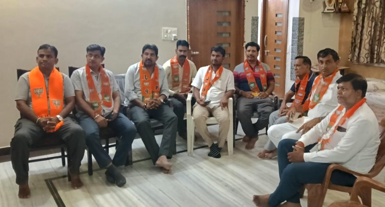 पीएम ने मन की बात में महाराष्ट्र के नांदेड़ के एक परिवार द्वारा विवाह समारोह में 3,500 ग्रामीणों को ₹1 लाख का दुर्घटना बीमा कवर देने की पहल को प्रेरणादायी बताया