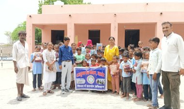 राजसुगम सेवा संस्थान ने देवदा स्कूल में वितरित की पाठ्य सामग्री