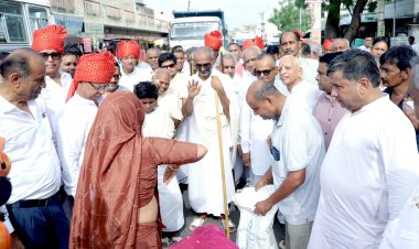 आचार्य के चातुर्मास नगर प्रवेश पर सायला में सोमैया कर किया स्वागत ,भव्य वरघोड़े में उमड़ा सैलाब