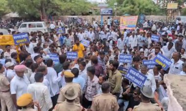 जालोर में सरगरा समाज ने रैली निकाल सौंपा ज्ञापन, बोले - दस्तावेजों में सरगड़ा हटाओ, सरगरा से पहचान बनाओ