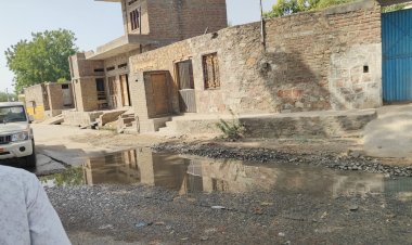 साफाड़ा में पाइप लाइन लीकेज ठीक करने दो बार प्रशासक ने विभाग को लिखा पत्र, कोई सुनवाई नहीं, जमा हो रहा कीचड़
