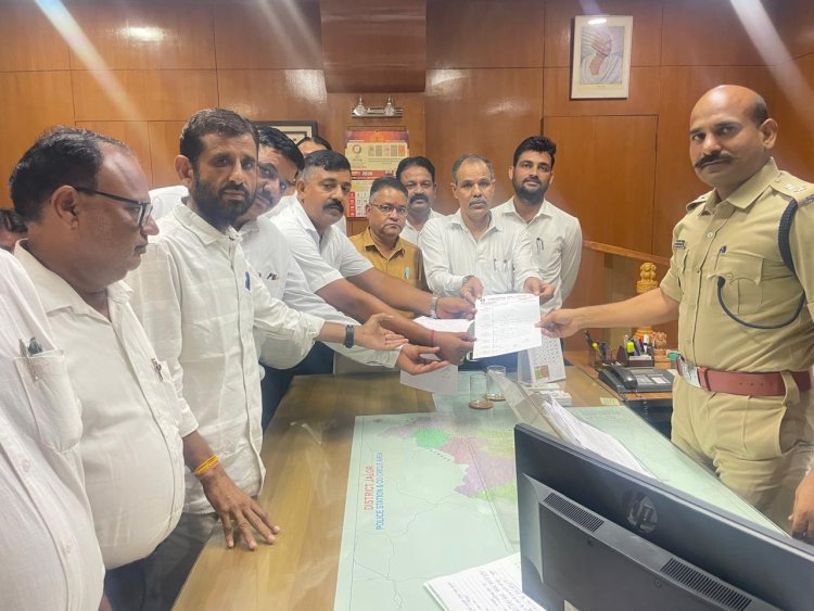 अधिवक्ता नटवरसिंह पर हमले के विरोध में जालोर अभिभाषक संघ ने एसपी को सौंपा ज्ञापन, आरोपियों की शीघ्र गिरफ्तारी की मांग