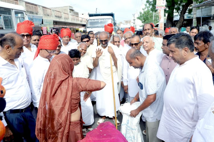 आचार्य के चातुर्मास नगर प्रवेश पर सायला में सोमैया कर किया स्वागत ,भव्य वरघोड़े में उमड़ा सैलाब