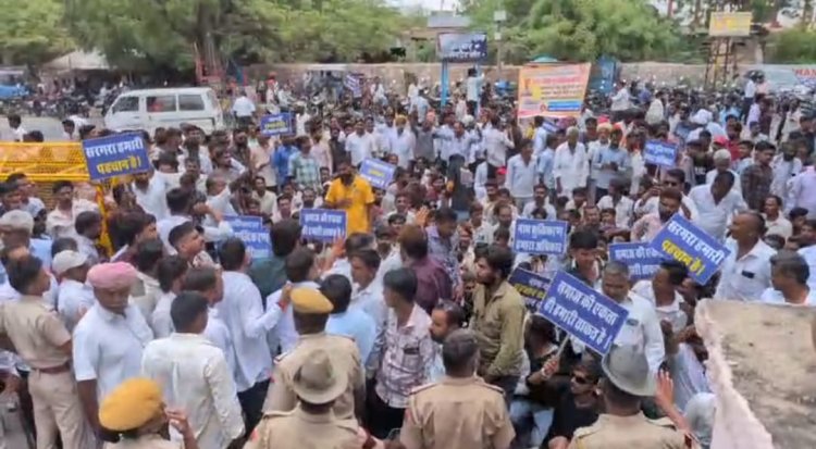 जालोर में सरगरा समाज ने रैली निकाल सौंपा ज्ञापन, बोले - दस्तावेजों में सरगड़ा हटाओ, सरगरा से पहचान बनाओ