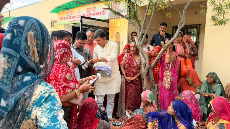 आहोर विधायक छगनसिंह राजपुरोहित ने जनसुनवाई कर अधिक बिजली बिलों पर अधिकारियों को निस्तारण को लेकर निर्देश दिए