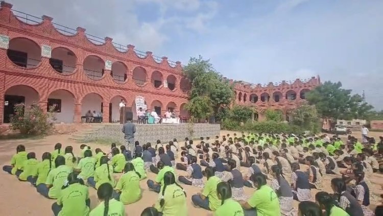 विद्या भारती स्कूल में जिला विधिक सेवा प्राधिकरण द्वारा छात्र संवाद कार्यक्रम आयोजित