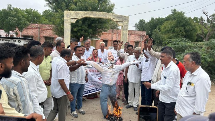 जिलेभर में कांग्रेसियों ने ब्लॉक स्तर पर प्रदर्शन कर केंद्रीय शिक्षा मंत्री का इस्तीफा मांगा
