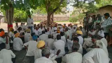 आदिवासी दिवस समारोह के आयोजन पर की चर्चा