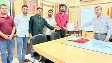 राजस्थान पटवार संघ ने लंबित मांगों के समर्थन में जिला कलेक्टर को सौंपा ज्ञापन