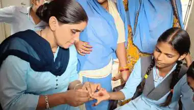 शिक्षण संस्थानों में किशोर-किशोरियों को स्वास्थ्य, पोषण एवं स्वच्छता के प्रति किया जागरूक